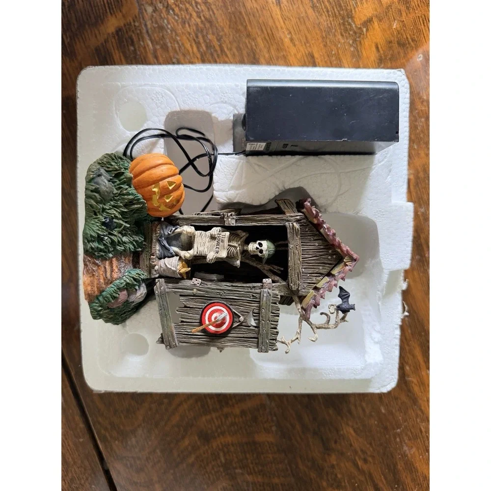 Dept 56 Haunted Outhouse Snow Village Halloween Lighted Figure‎ Skelton w/Box